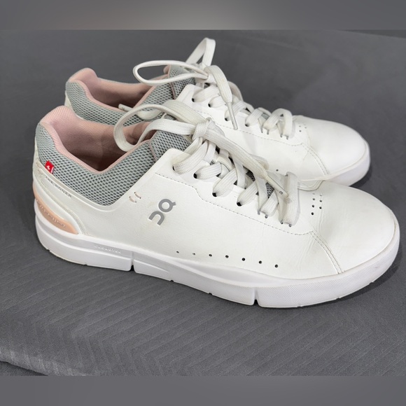On Running Shoes - On Running Women’s The Roger Advantage sneakers White Rose Size US 9